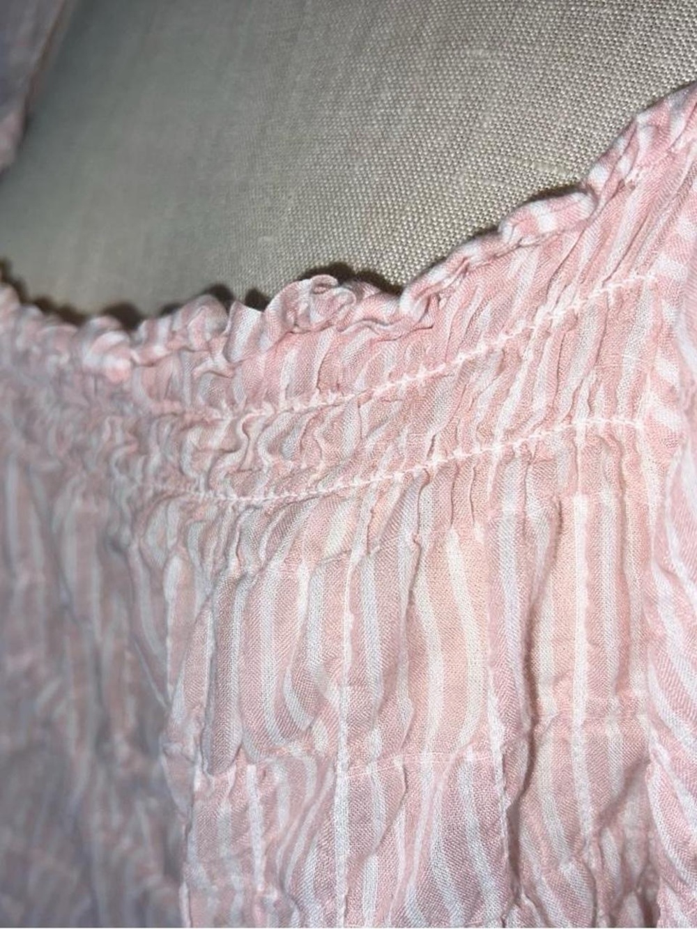 💗Anthropologie Cloth & Stone Light Pink Smocked Square-Neck Blouse - Picture 2 of 5